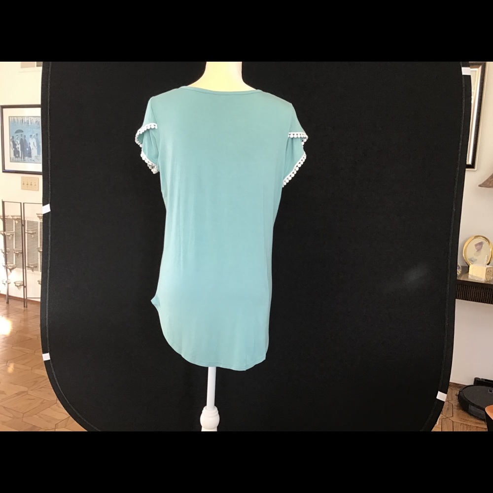 Amaryllis Pullover Tee (NWOT) - Picture 2 of 10